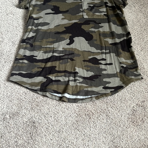 Women’s Camo Shirt - M - Picture 4 of 4
